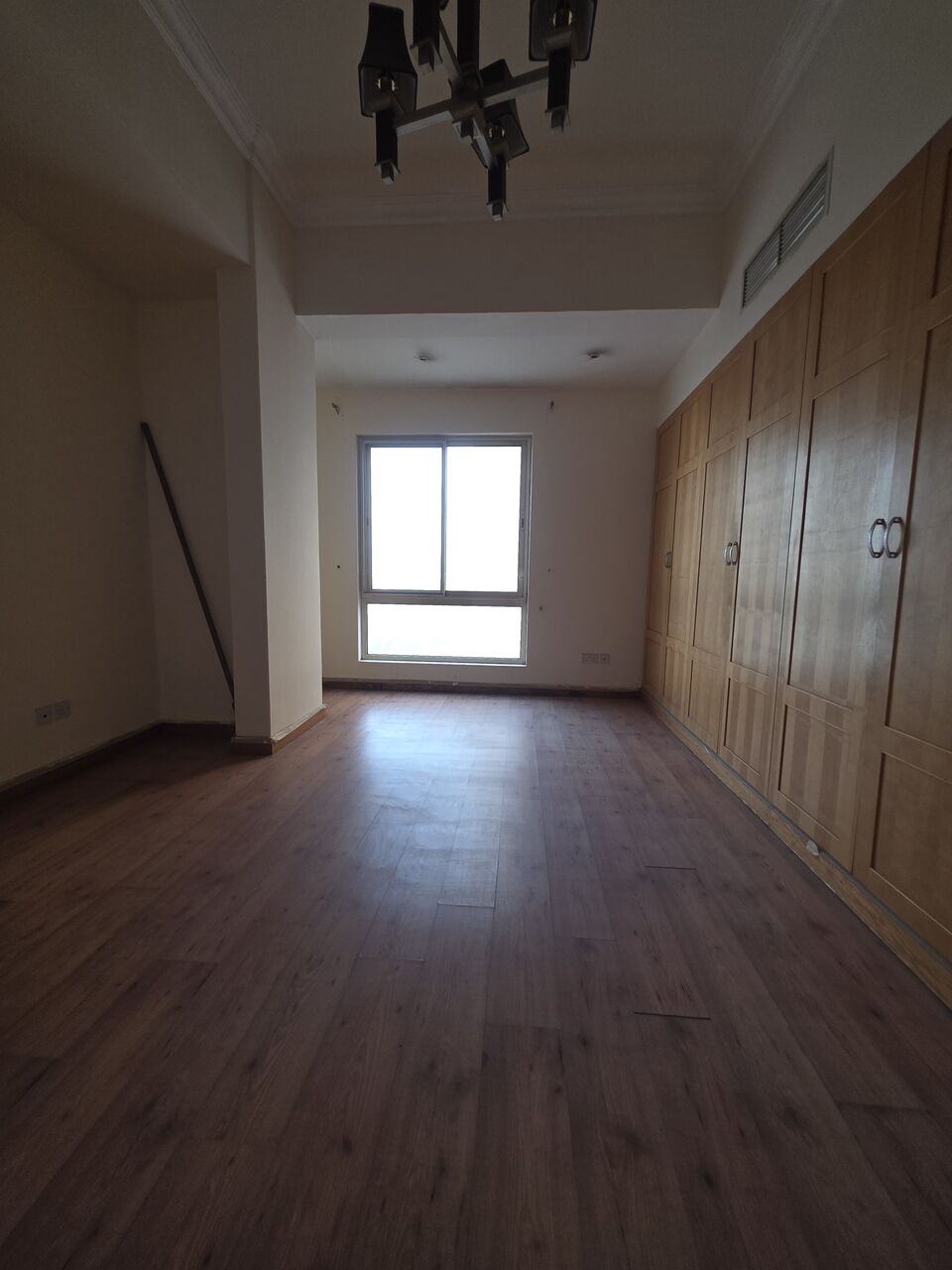 Manama, Apartments, Flats, Houses & Villas, BHD 400/month,  3 BR,  @3BATHROOM Hall Kitchen Open Without Electricity  Balcony Car Parking