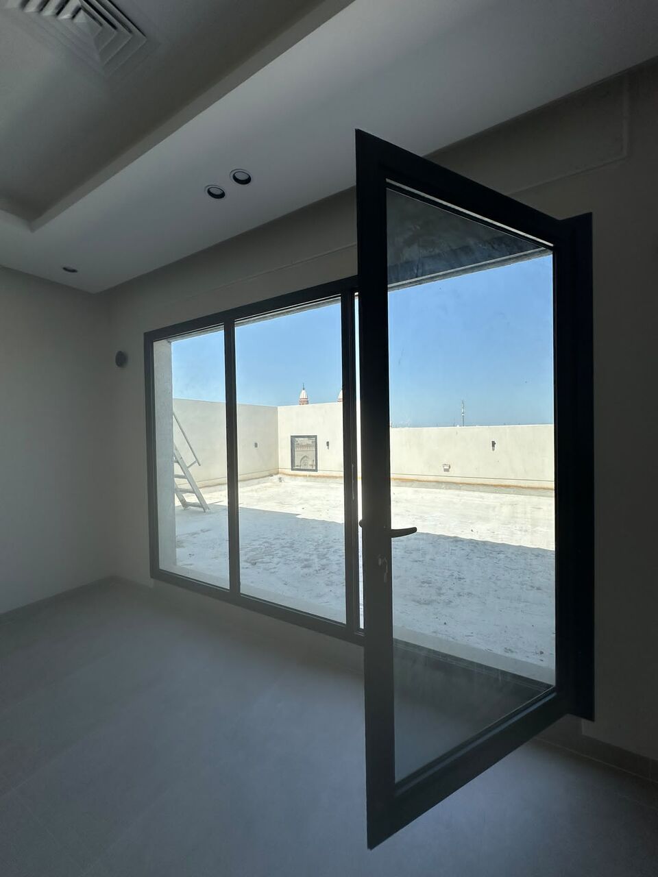 Kuwait City, Apartments, Flats, Houses & Villas, KWD 650/month,  3 BR,  For Rent: Rooftop Apartment In Al Salam, Three Bedrooms.