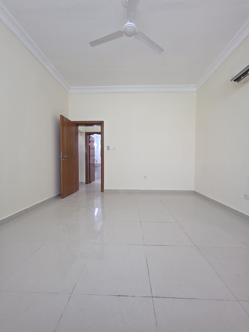 Umm Al Hassam, Apartments, Flats, Houses & Villas, BHD 300/month,  2 BR,  - Very Neet Semi Furnished 2 BHK Family Flat With Ewa & Parking @300/BD In Um Al Assam