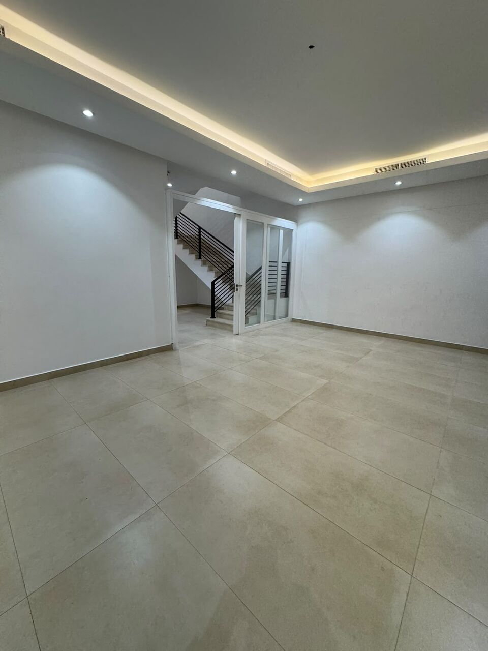 Salwa, Apartments, Flats, Houses & Villas, KWD 900/month,  4 BR,  Duplex For Rent In Salwa, Ground Floor And Basement With A Yard.