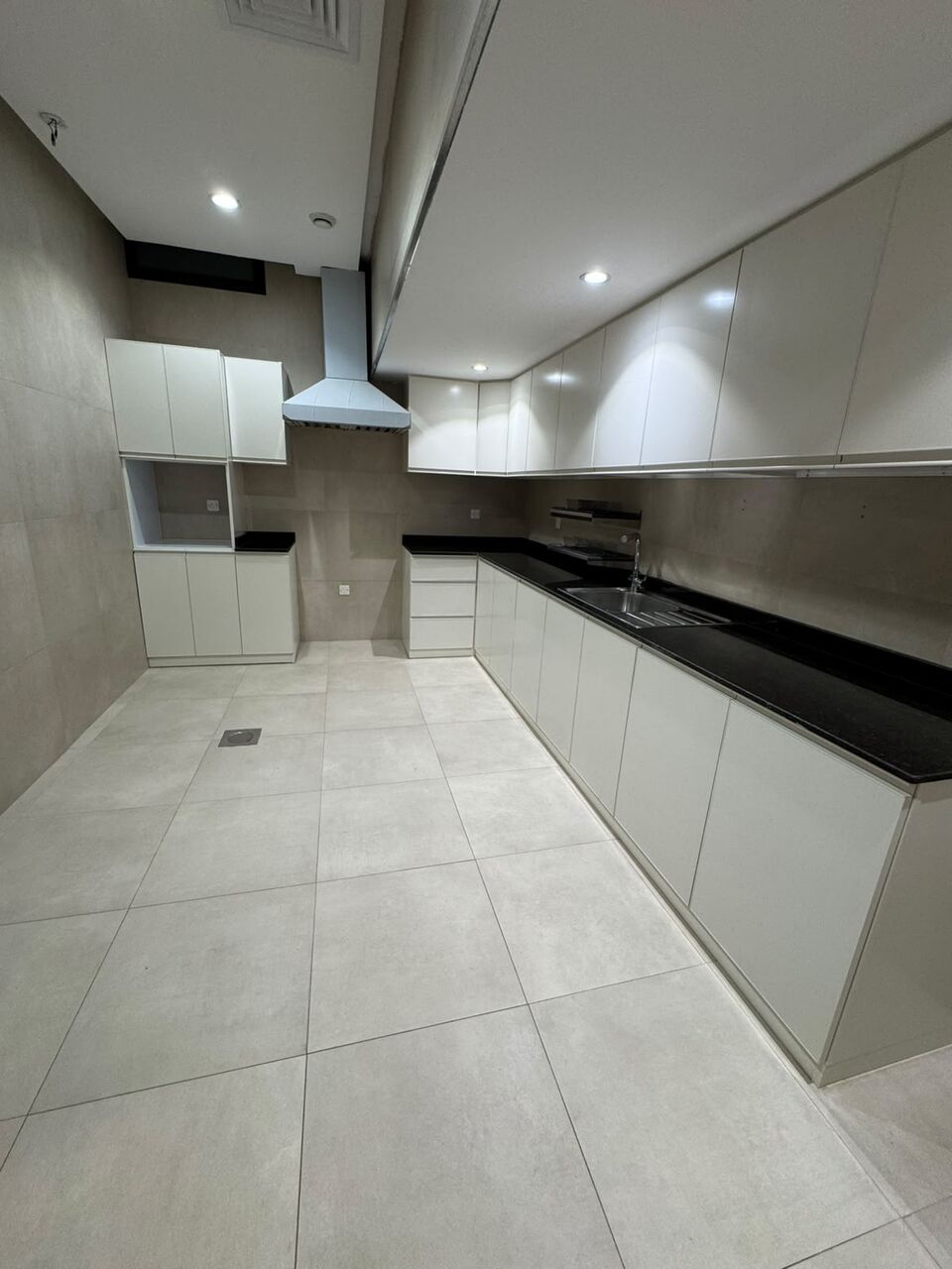 Salwa, Apartments, Flats, Houses & Villas, KWD 900/month,  4 BR,  Duplex For Rent In Salwa, Ground Floor And Basement With A Yard.