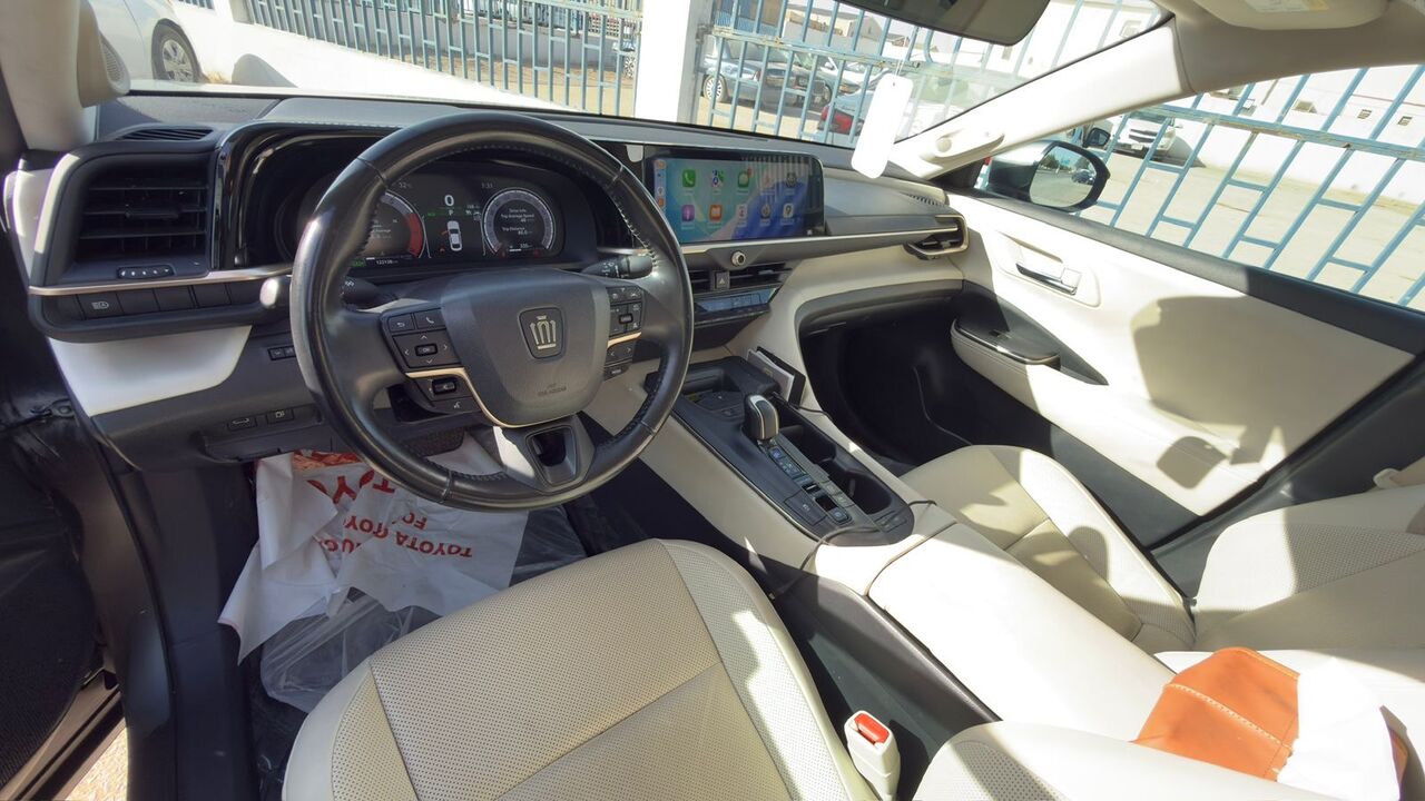 Riyadh, Vehicles, Cars & Trucks , SAR 118000,  Toyota Crown,  2023,  Automatic,  132000 KM,   Platinum Hybrid