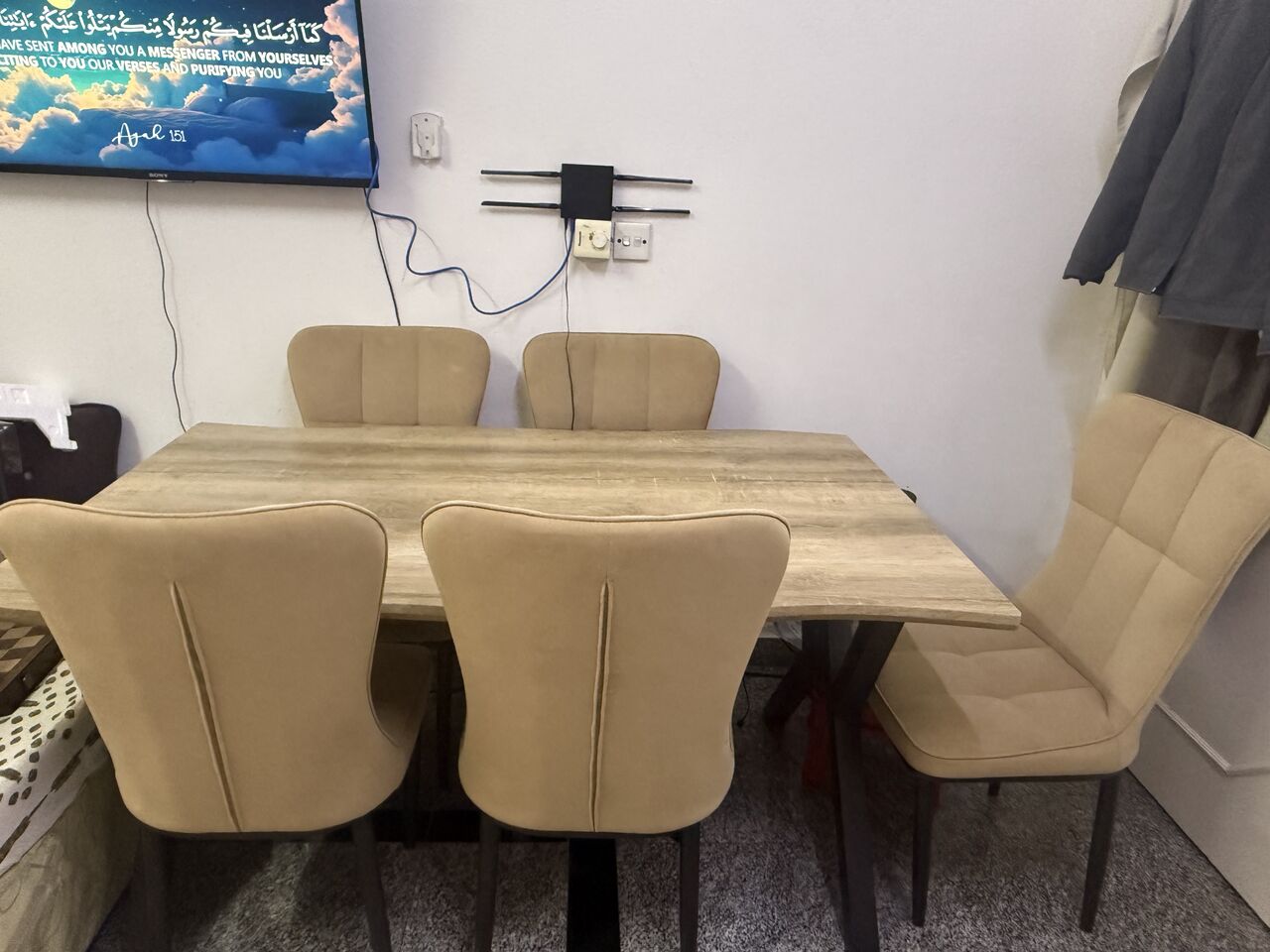 Riyadh, Furniture, SAR 500,  Sturdy Wooden Dining Table With 6 Chairs