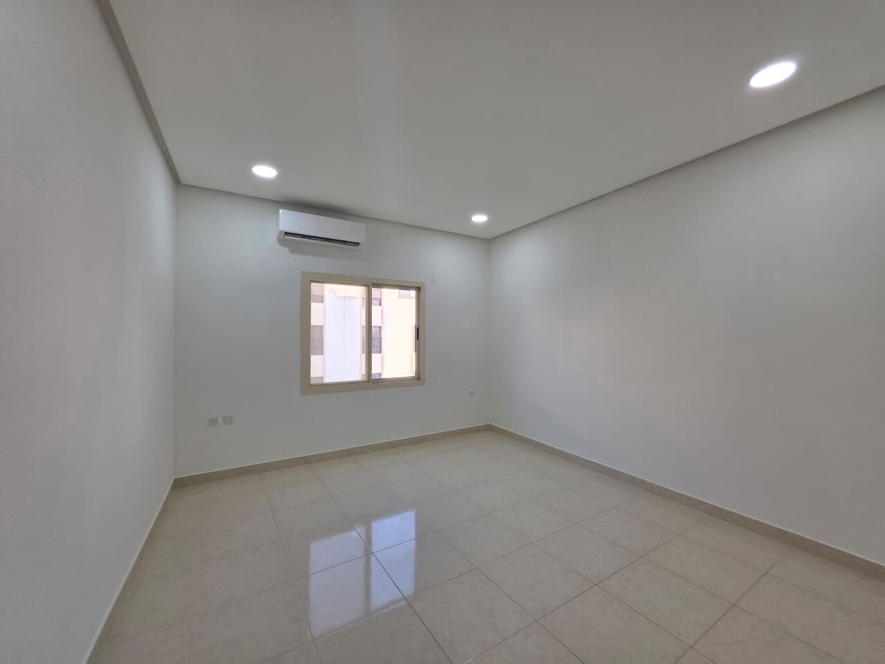 Manama, Apartments, Flats, Houses & Villas, BHD 250/year,  2 BR,  Apartment For Rent In Busitteen 2bhk Semi Furnished With Electricity