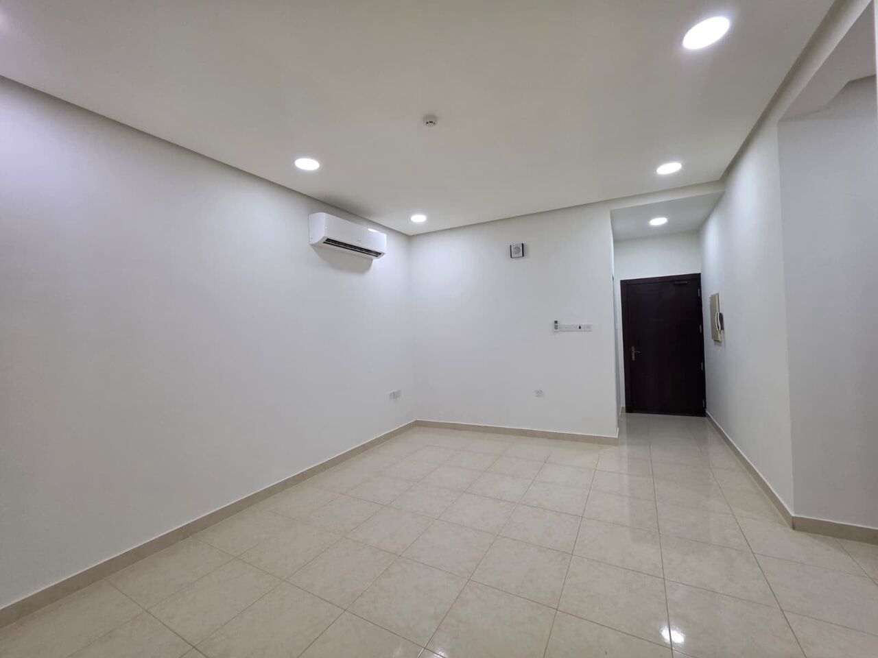 Manama, Apartments, Flats, Houses & Villas, BHD 250/year,  2 BR,  Apartment For Rent In Busitteen 2bhk Semi Furnished With Electricity