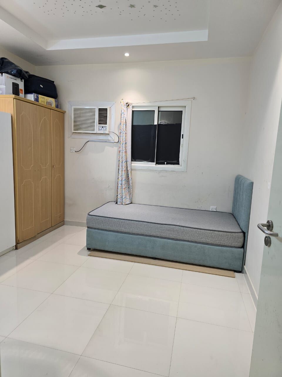 Al Malaz, Residential Plots, SAR 1500,  Executive Bachelor Separate Room Available & Preferred : Indian - Tamil