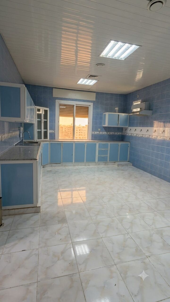Kuwait City, Apartments, Flats, Houses & Villas, KWD 600/month,  3 BR,  For Rent: Super Deluxe Floor In Fahad Al-Ahmad Area