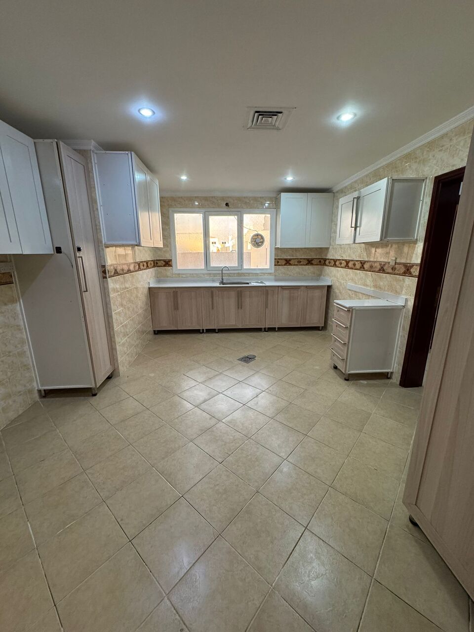 Kuwait City, Apartments, Flats, Houses & Villas, KWD 570/month,  3 BR,  Apartment For Rent In Hittin, 3 Bedrooms (2 Master Bedrooms),