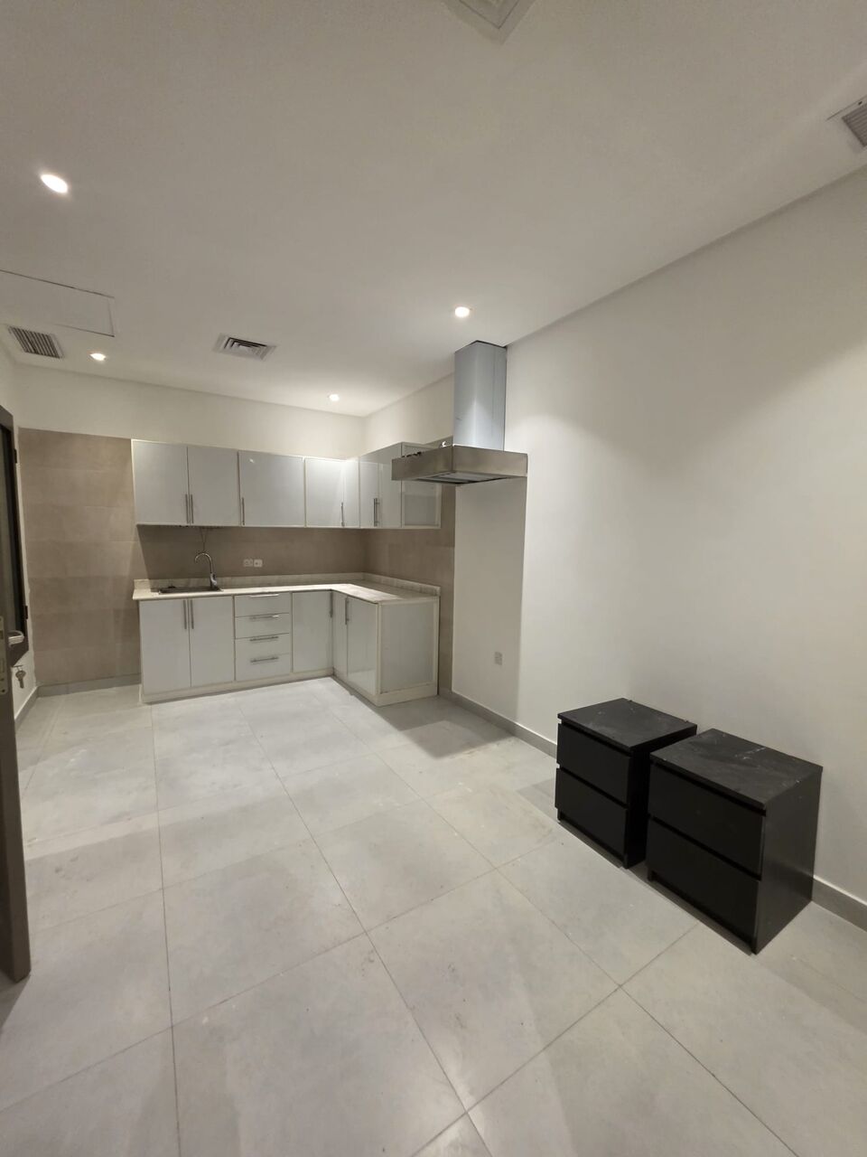 Kuwait City, Apartments, Flats, Houses & Villas, KWD 350/month,  2 BR,  For Rent In Al-Siddiq: Basement Apartment.