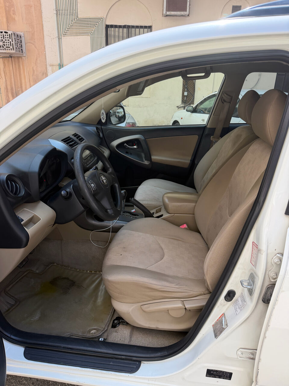 Gudaibiya, Vehicles, Cars & Trucks , BHD 3300,  Toyota RAV4,  2012,  Automatic,  300000 KM,  Selling  (  Model )