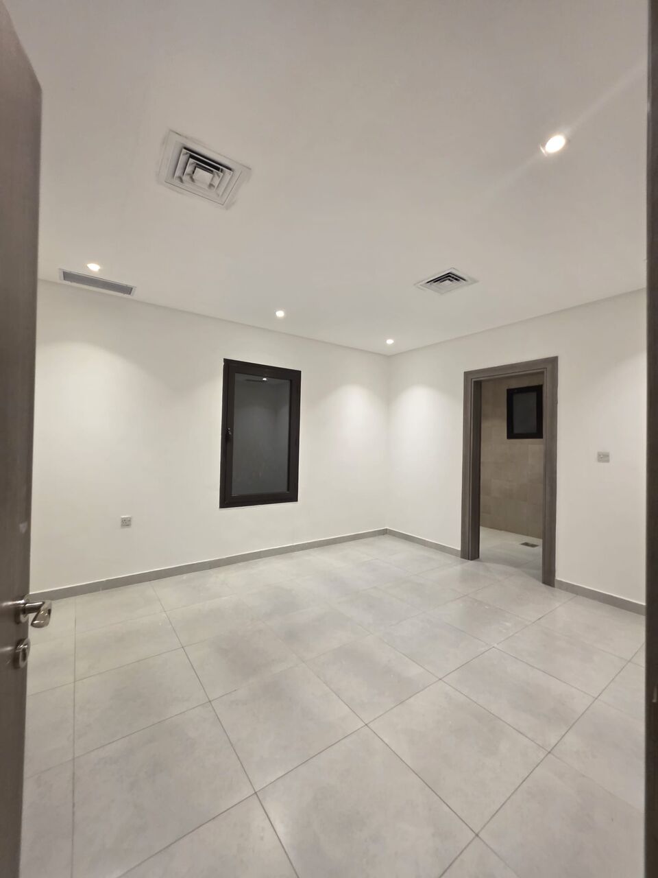 Kuwait City, Apartments, Flats, Houses & Villas, KWD 650/month,  3 BR,  For Rent In Al-Siddiq: 3-bedroom Master Apartment