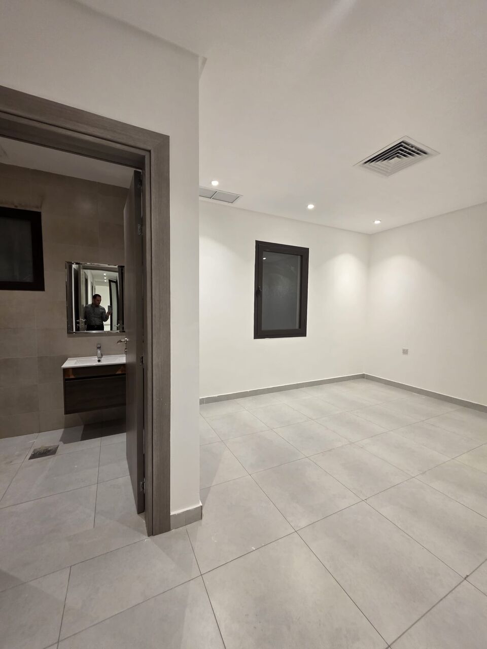 Kuwait City, Apartments, Flats, Houses & Villas, KWD 650/month,  3 BR,  For Rent In Al-Siddiq: 3-bedroom Master Apartment