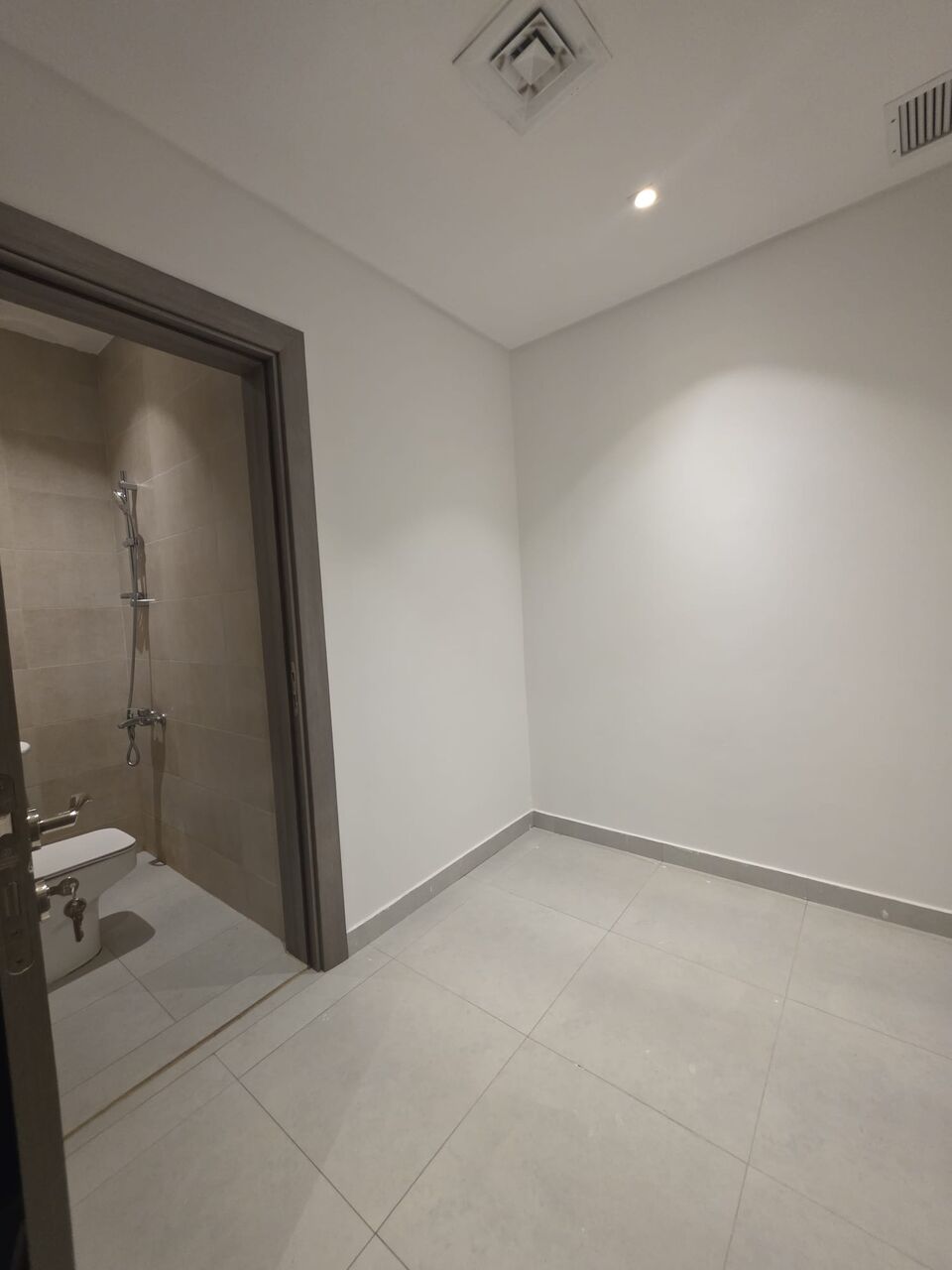 Kuwait City, Apartments, Flats, Houses & Villas, KWD 650/month,  3 BR,  For Rent In Al-Siddiq: 3-bedroom Master Apartment