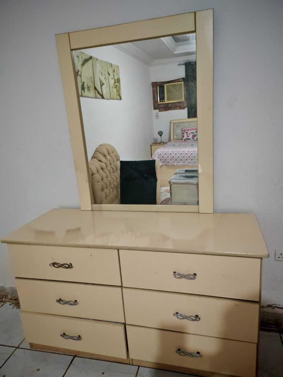 Jeddah, Furniture, SAR 1199,  Sale: Complete King Size Bedroom Set + Sofa (Excellent Condition)