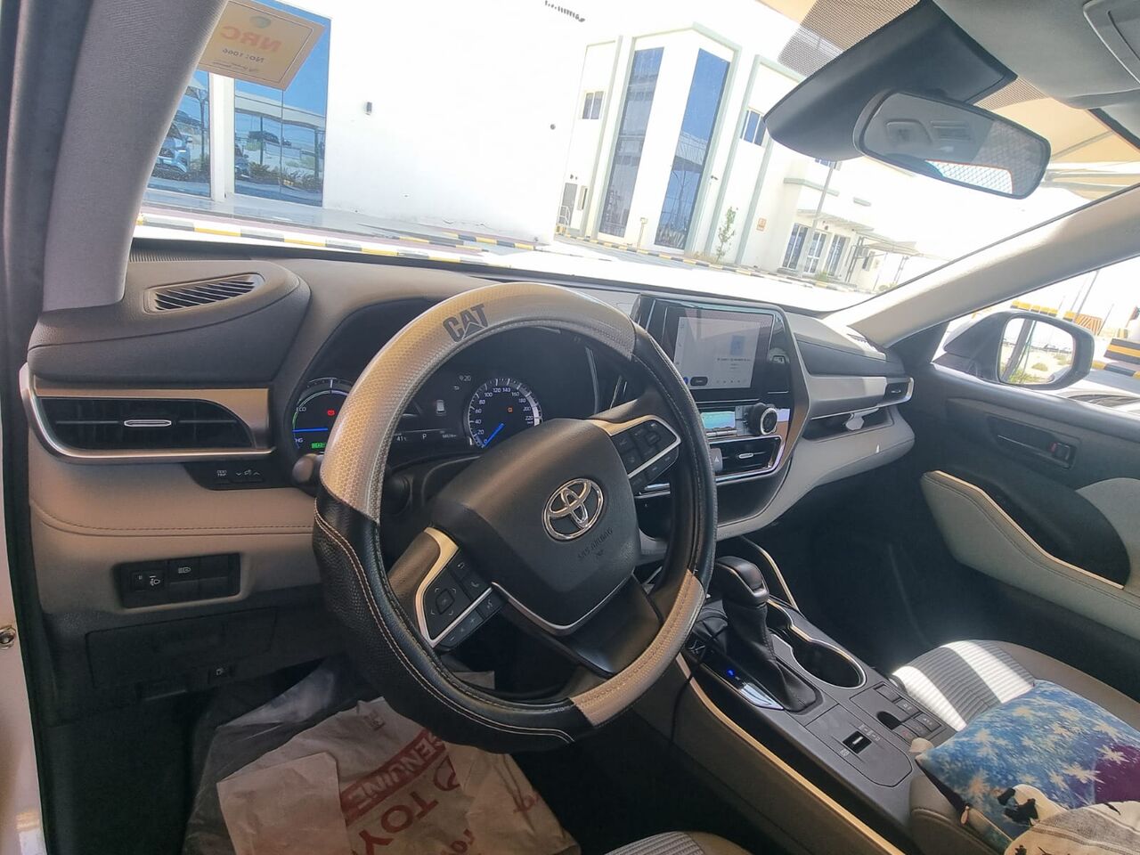 Riyadh, Vehicles, Cars & Trucks , SAR 118000,  Toyota Highlander Hybrid,  2023,  Automatic,  58000 KM,  Toyota Highlander  For Sale