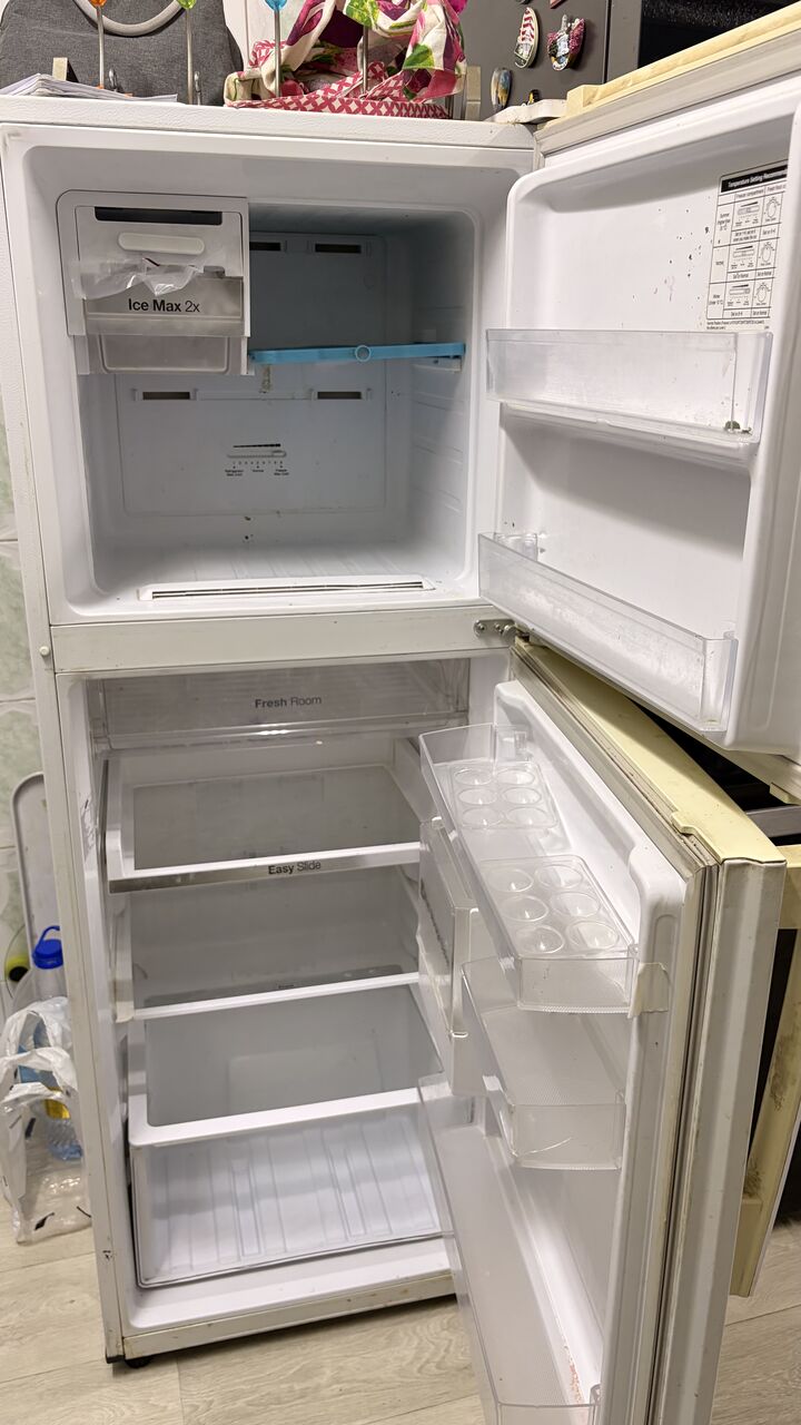 Al Maathar, Appliances, SAR 500,  Samsung Refrigerator For Sale &ndash; 305 Liters &ndash; Excellent Condition