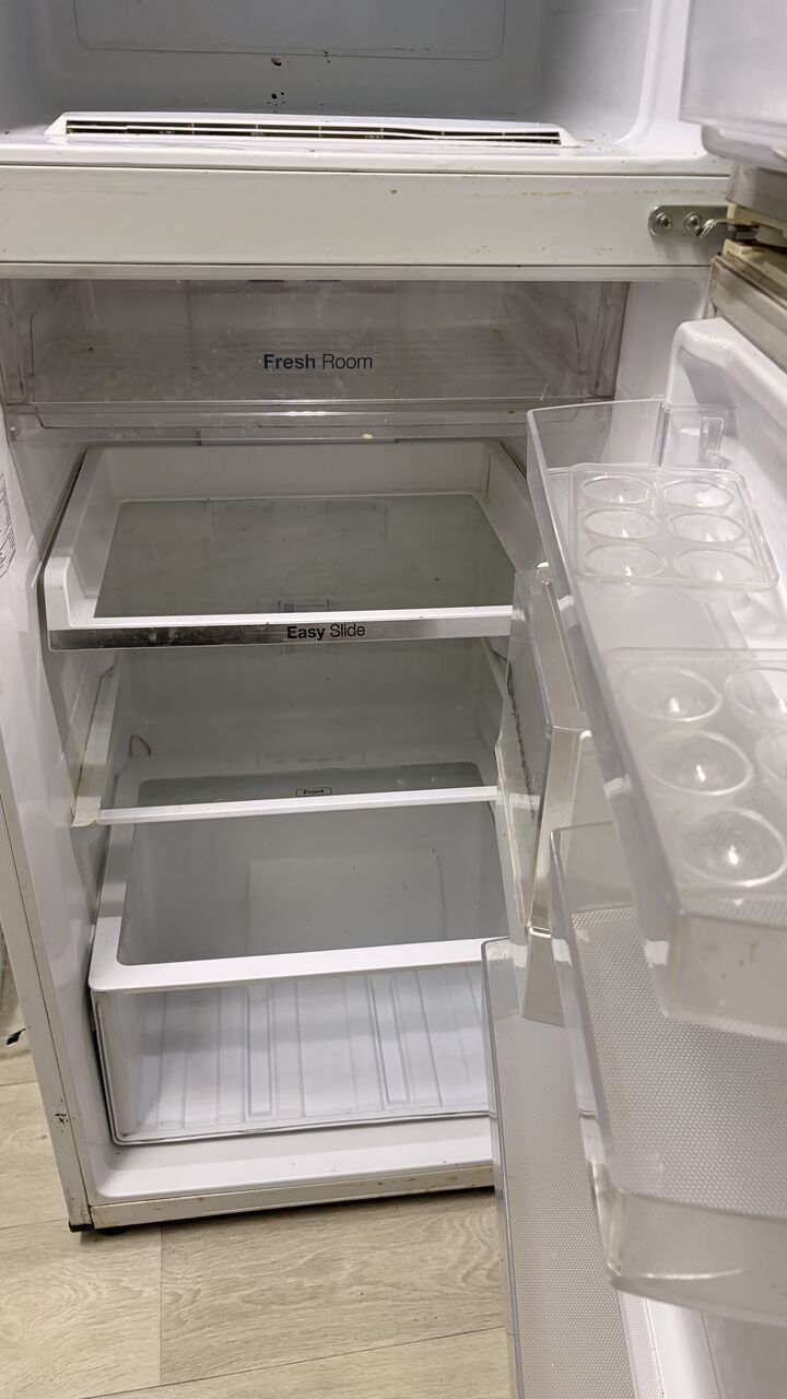 Al Maathar, Appliances, SAR 500,  Samsung Refrigerator For Sale &ndash; 305 Liters &ndash; Excellent Condition
