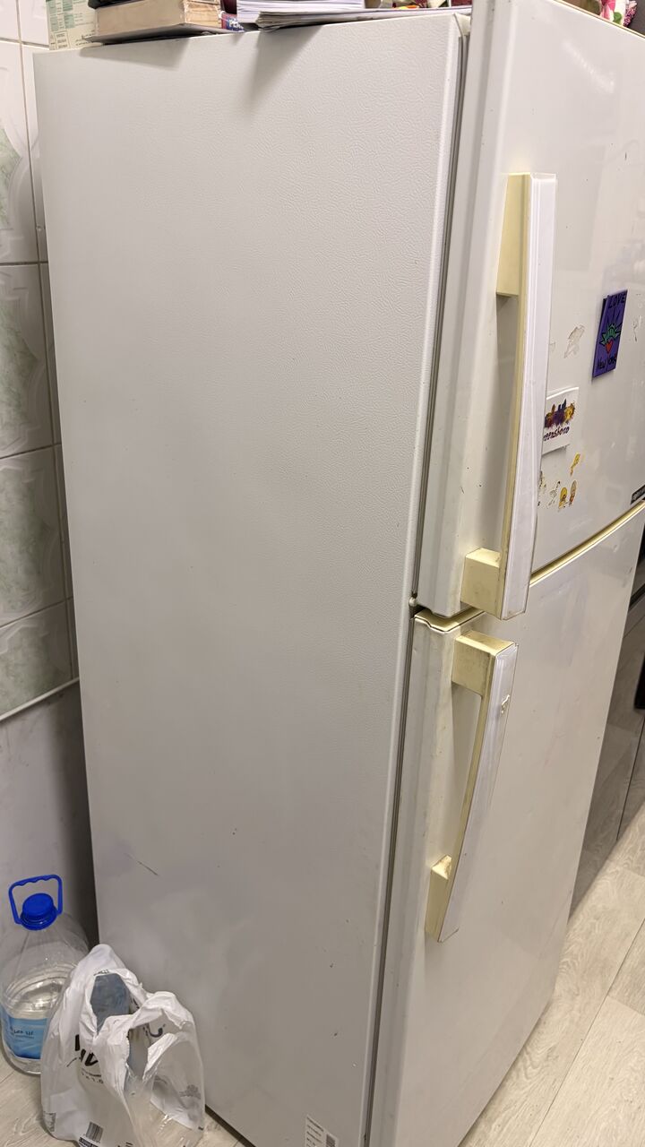 Al Maathar, Appliances, SAR 500,  Samsung Refrigerator For Sale &ndash; 305 Liters &ndash; Excellent Condition