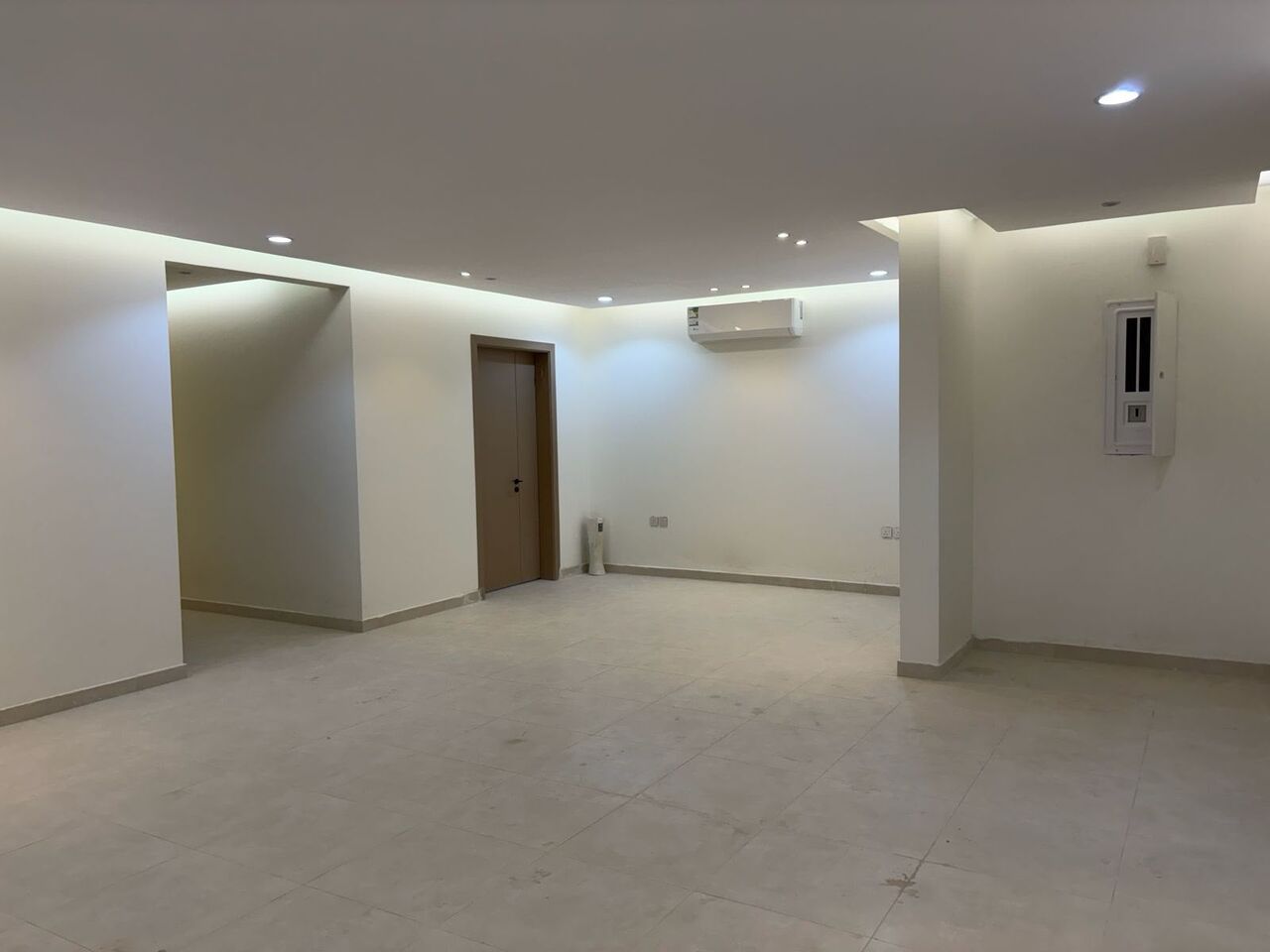 Al Rawdah, Apartments, Flats, Houses & Villas, SAR 95000/year,  5 BR,  Family Apartment Located Inside Villa With Lift Open Galary Speciouse New