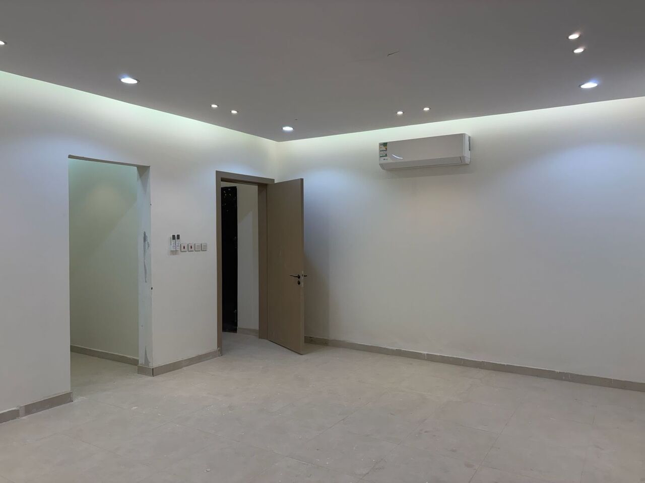 Al Rawdah, Apartments, Flats, Houses & Villas, SAR 95000/year,  5 BR,  Family Apartment Located Inside Villa With Lift Open Galary Speciouse New