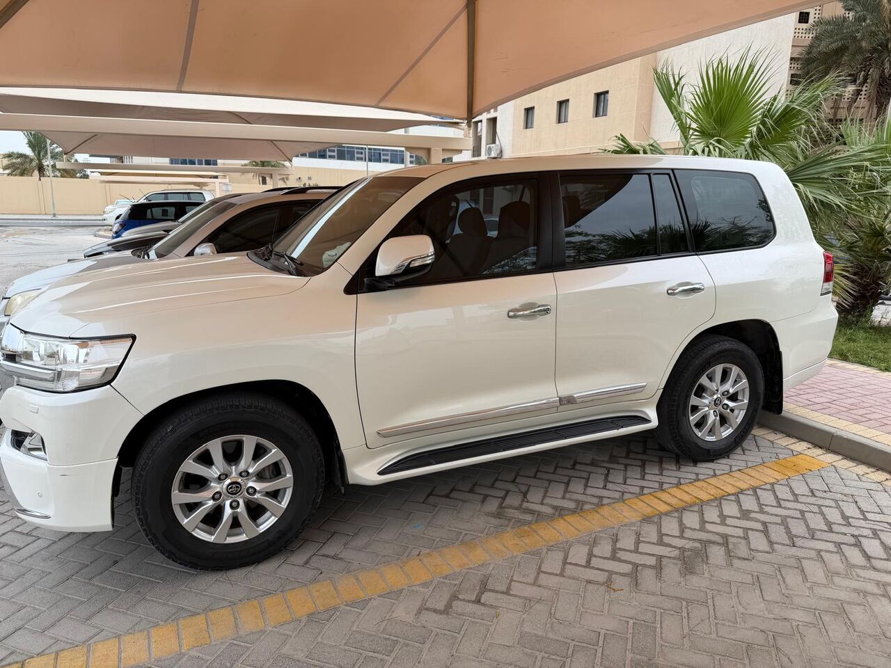 Isa Town, Vehicles, Cars & Trucks , BHD 17000,  TOYOYA LAND CRUISER,  2018,  Automatic,  90000 KM,  Toyota Land Cruiser With Low Mileage For Sale-