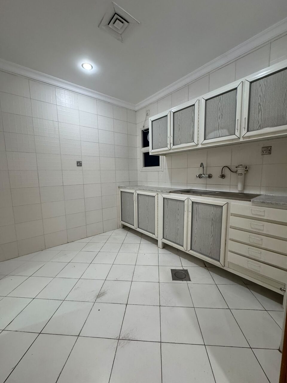 Salmiya, Apartments, Flats, Houses & Villas, KWD 360/month,  2 BR,  Apartment For Rent In Salmiya, Two Bedrooms (one Master), And A Living Room.