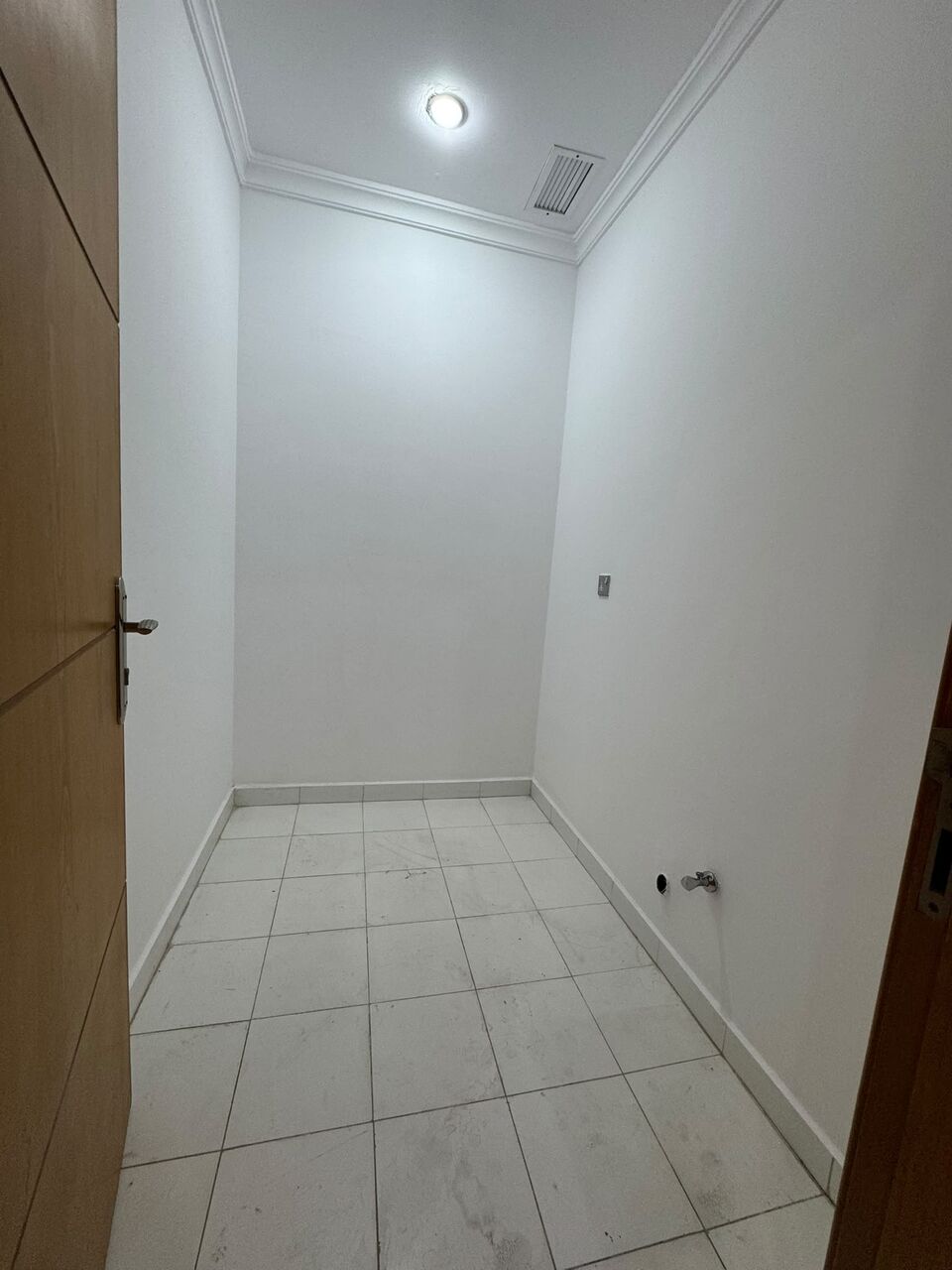 Salmiya, Apartments, Flats, Houses & Villas, KWD 360/month,  2 BR,  Apartment For Rent In Salmiya, Two Bedrooms (one Master), And A Living Room.