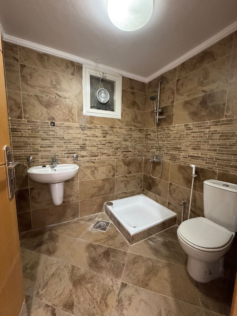 Salmiya, Apartments, Flats, Houses & Villas, KWD 360/month,  2 BR,  Apartment For Rent In Salmiya, Two Bedrooms (one Master), And A Living Room.