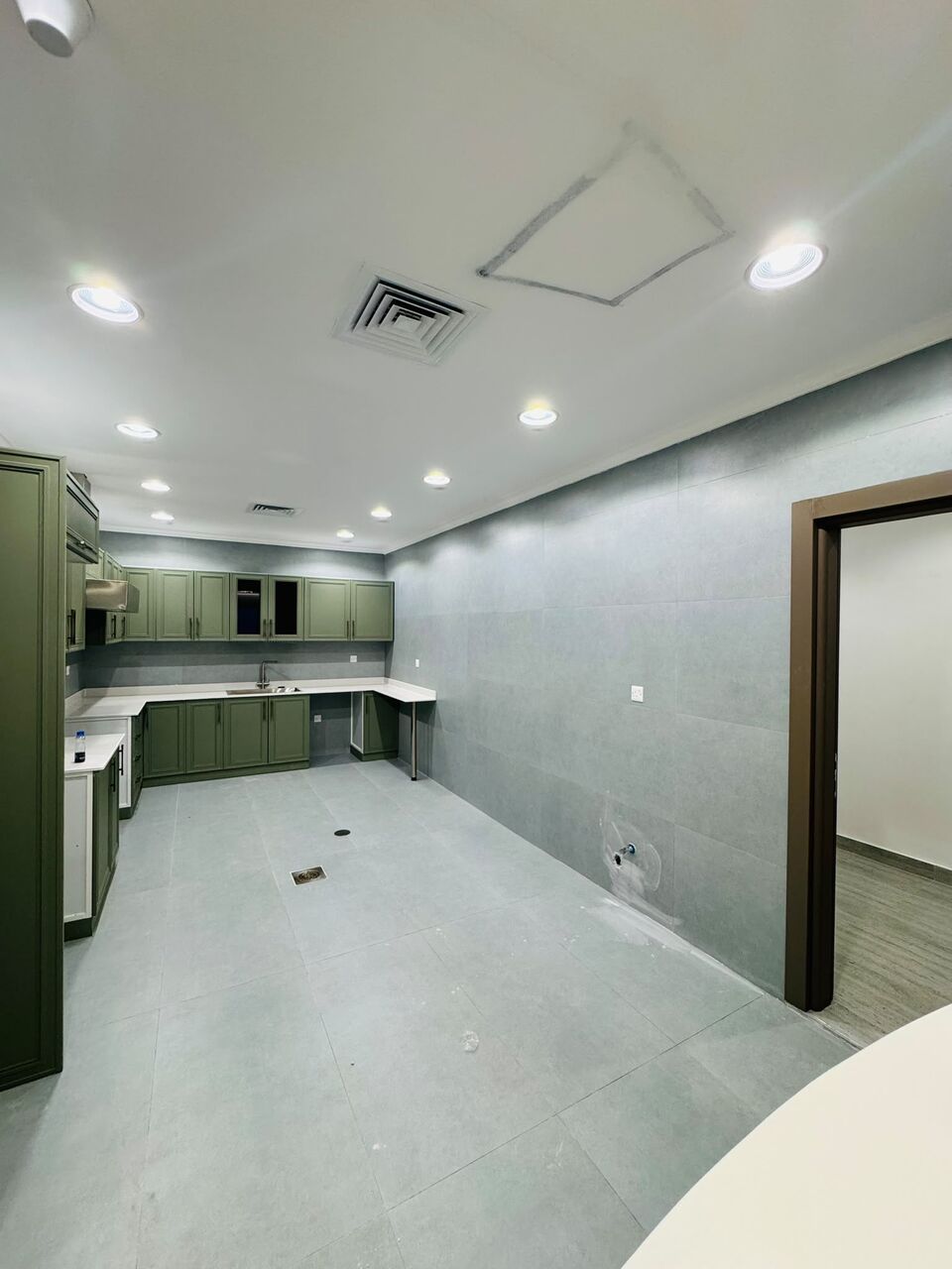 Salmiya, Apartments, Flats, Houses & Villas, KWD 700/month,  4 BR,  Basement Apartment For Rent In Salmiya, First Occupancy.