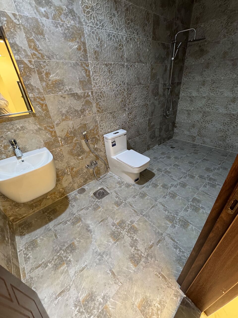 Rumaithiya, Apartments, Flats, Houses & Villas, KWD 600/month,  4 BR,  Apartment For Rent In Rumaithiya (basement)