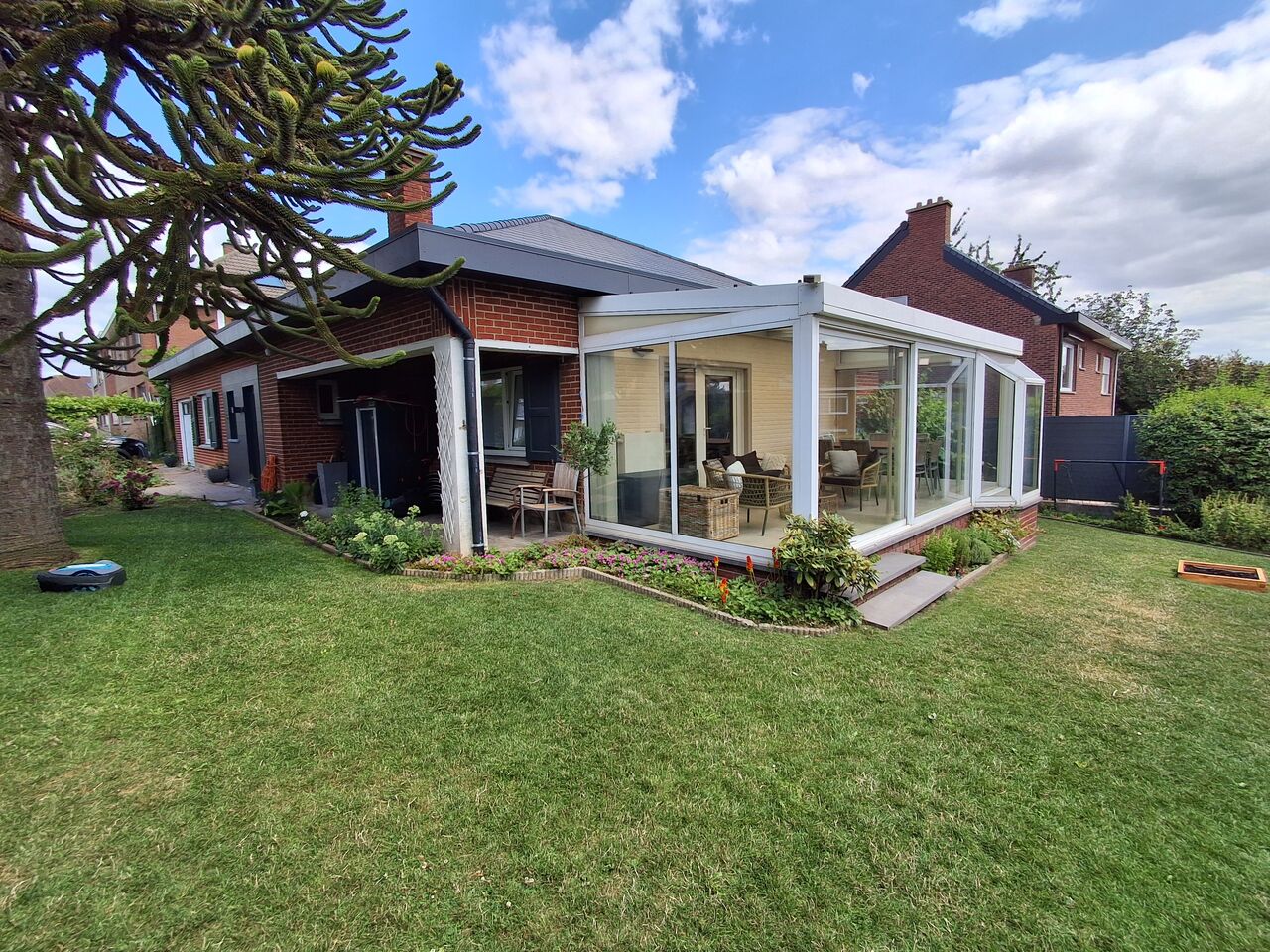 Brussels, Villas, EUR 2700,  Furnished,  242 Sq. Meter,  Furnished Villa &ndash; 3 Bed / 2 Bath / Garage &ndash; Garden