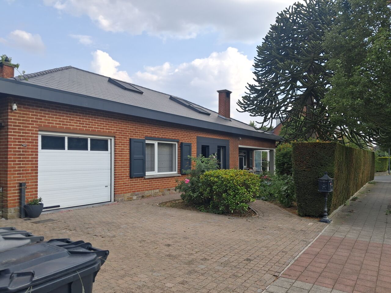 Brussels, Villas, EUR 2700,  Furnished,  242 Sq. Meter,  Furnished Villa &ndash; 3 Bed / 2 Bath / Garage &ndash; Garden