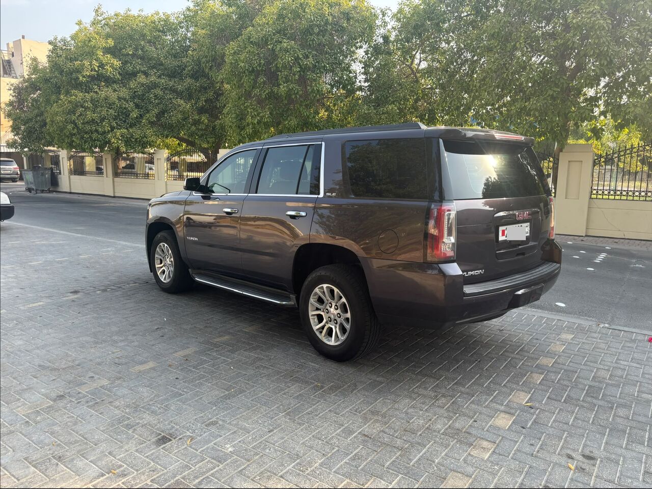 Riffa, Vehicles, Cars & Trucks , BHD 6700,  GMC Yukon SLE,  2016,  Automatic,  218000 KM,