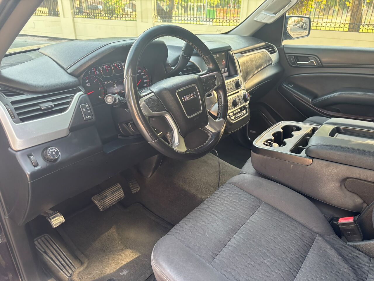 Riffa, Vehicles, Cars & Trucks , BHD 6700,  GMC Yukon SLE,  2016,  Automatic,  218000 KM,