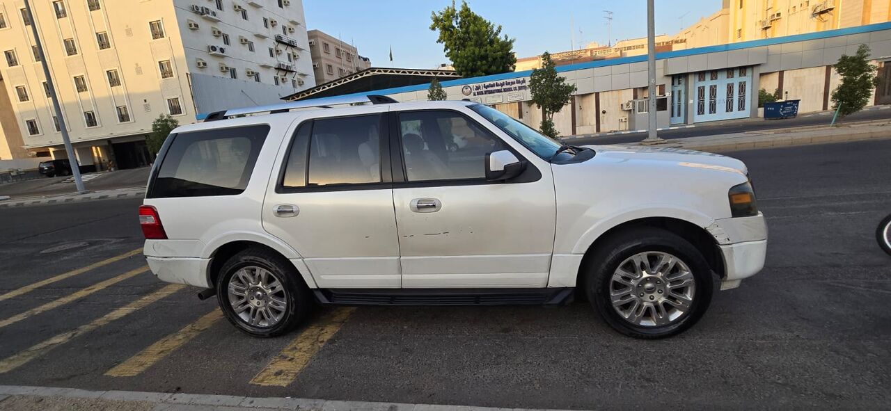 Jeddah, Vehicles, Cars & Trucks , SAR 32000,  Ford Expedition XLT,  2012,  Automatic,  333000 KM,  For Sale:  Model &ndash; Full Option Family Car