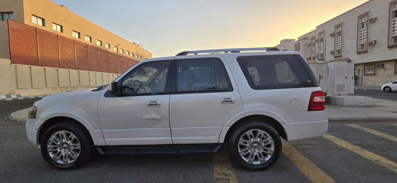 Jeddah, Vehicles, Cars & Trucks , SAR 32000,  Ford Expedition XLT,  2012,  Automatic,  333000 KM,  For Sale:  Model &ndash; Full Option Family Car