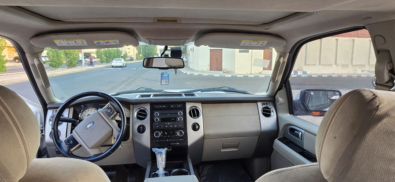 Jeddah, Vehicles, Cars & Trucks , SAR 32000,  Ford Expedition XLT,  2012,  Automatic,  333000 KM,  For Sale:  Model &ndash; Full Option Family Car