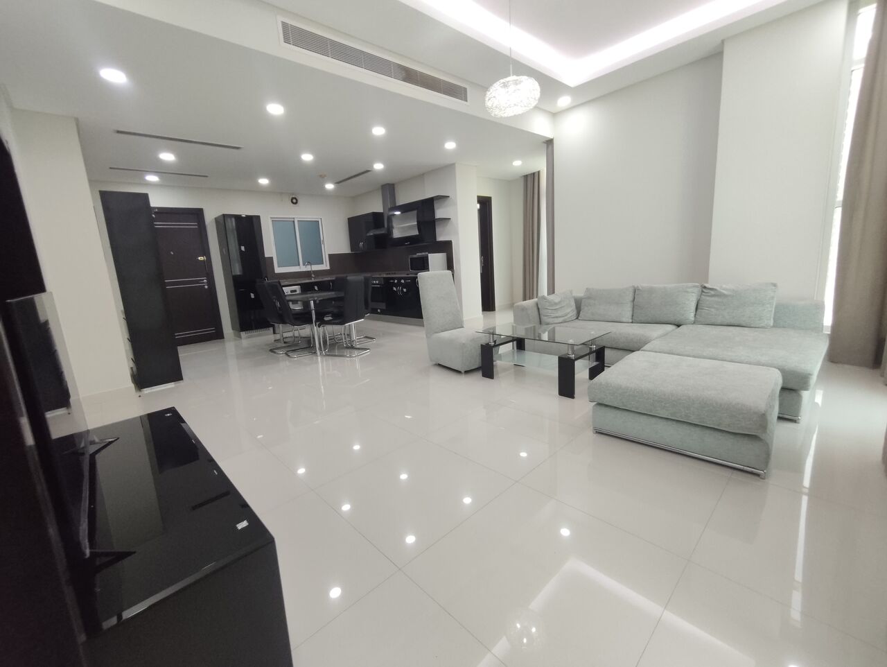 Manama, Apartments, Flats, Houses & Villas, BHD 650/year,  3 BR,  Amazing Offer 3 Bhk At Seef Just For 650 Bhd