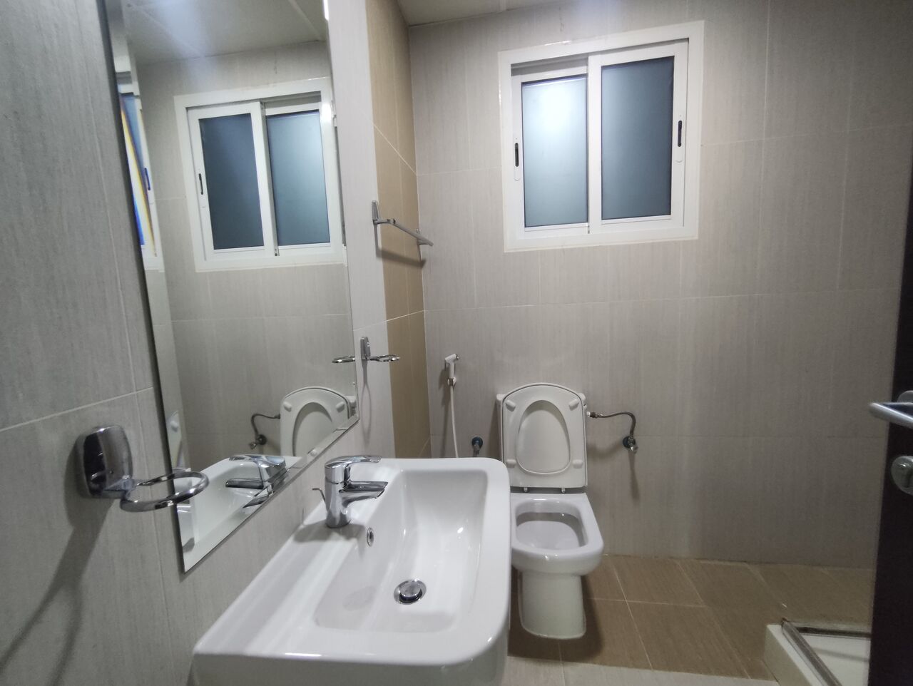 Manama, Apartments, Flats, Houses & Villas, BHD 650/year,  3 BR,  Amazing Offer 3 Bhk At Seef Just For 650 Bhd