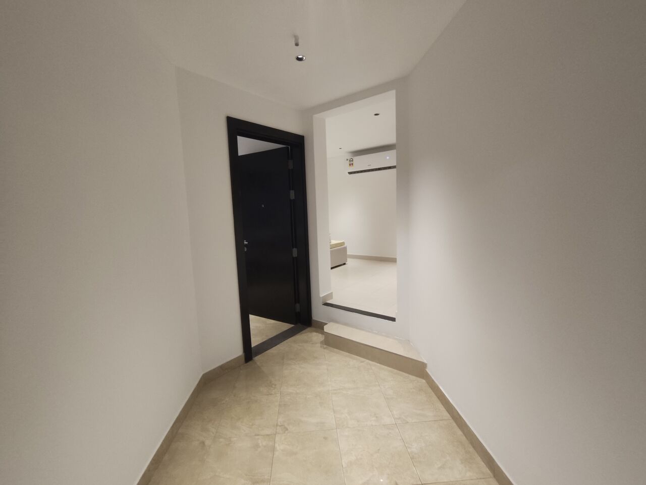 Manama, Apartments, Flats, Houses & Villas, BHD 280/year,  1 BR,  Amazing Offer Studio Flat At Seef Just For 250 Bhd