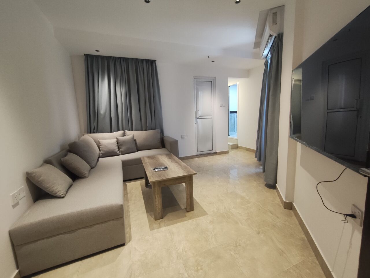 Manama, Apartments, Flats, Houses & Villas, BHD 280/year,  1 BR,  Amazing Offer Studio Flat At Seef Just For 250 Bhd