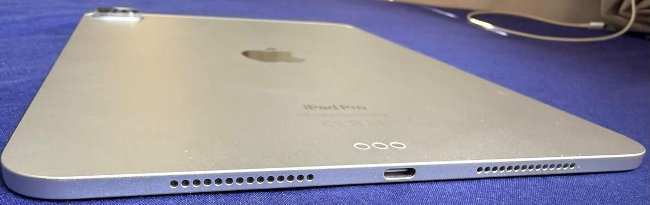 Al Tahliyah, Electronics, SAR 4000,  Ipad Pro 512 GB