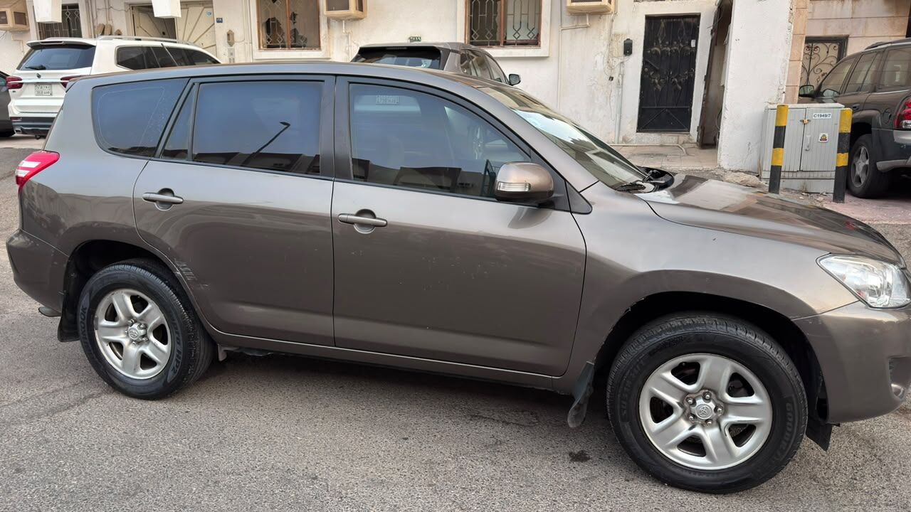 Jeddah, Vehicles, Cars & Trucks , SAR 24000,  Toyota RAV4,  2011,  Automatic,  360000 KM,    In Good Condition For Sale.