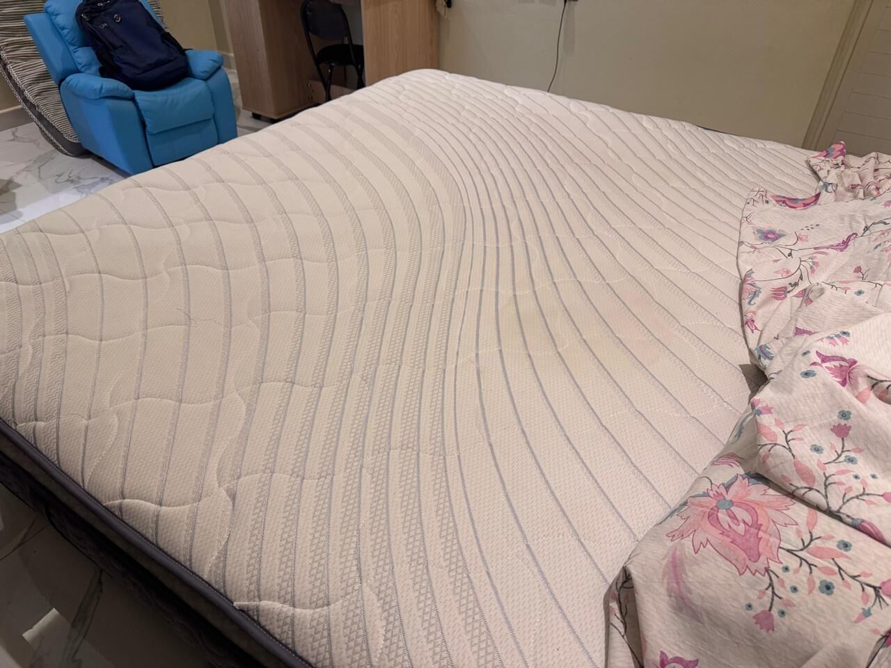 Al Mursalat, Furniture, SAR 800,  King Size Bed And New Mattress (Size 220*200)
