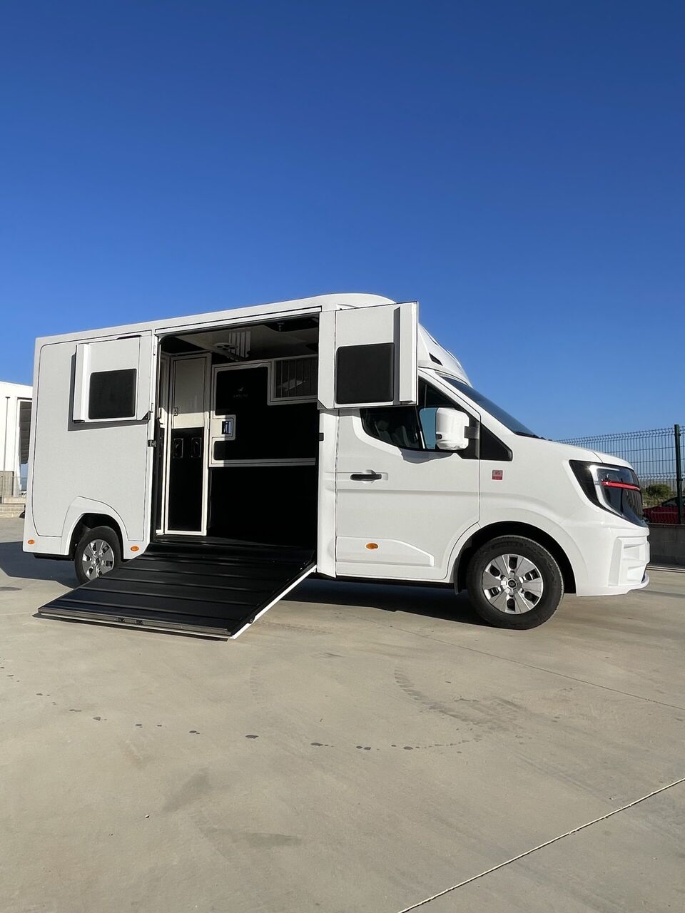 South of France, Automotive, Vente Camion Chevaux 2 Places &ndash; Transport &Eacute;quin S&ucirc;r Et Confortable
