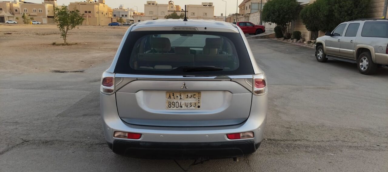 Riyadh, Vehicles, Cars & Trucks , SAR 24000,  Mitsubishi Outlander,  2014,  Automatic,  215000 KM,  , ,  , 215,000 Km,  4×4