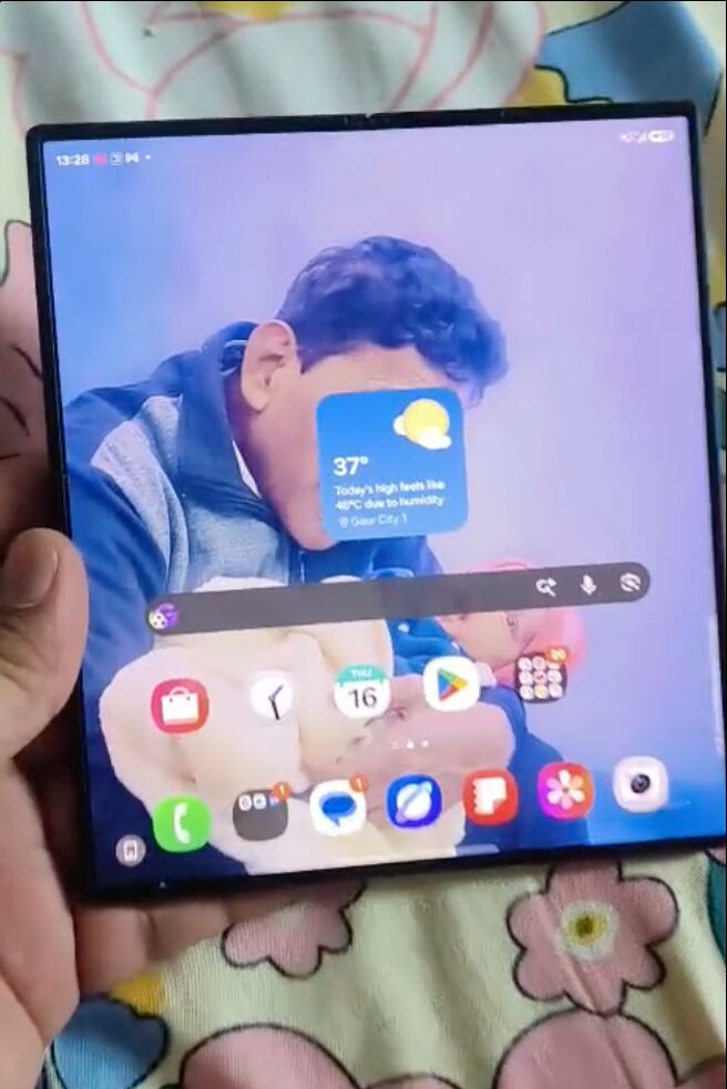 Jeddah, Mobile Phones, SAR 3800,  Samsung Galaxy Z Fold6 | 3800 SAR | With Cover Excellent Condition