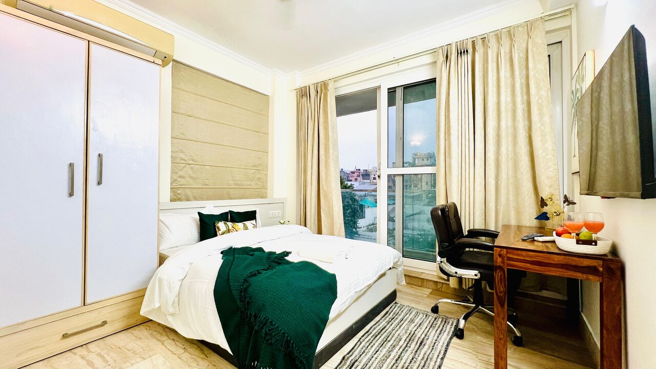 New Delhi, Housing Exchanges, INR 11849/day,  2 BR,  1200 Sq. Feet,  Modern 2BHK - New Friends Colony - Balcony, Parking