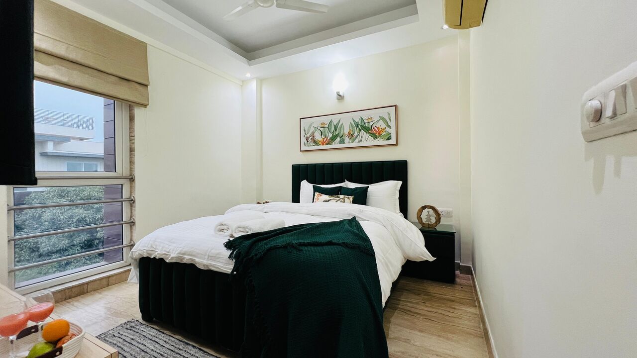New Delhi, Housing Exchanges, INR 11849/day,  2 BR,  1200 Sq. Feet,  Modern 2BHK - New Friends Colony - Balcony, Parking