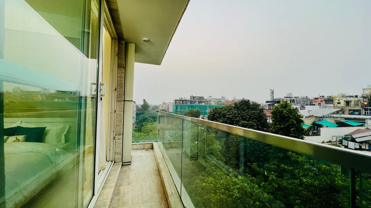 New Delhi, Housing Exchanges, INR 11849/day,  2 BR,  1200 Sq. Feet,  Modern 2BHK - New Friends Colony - Balcony, Parking